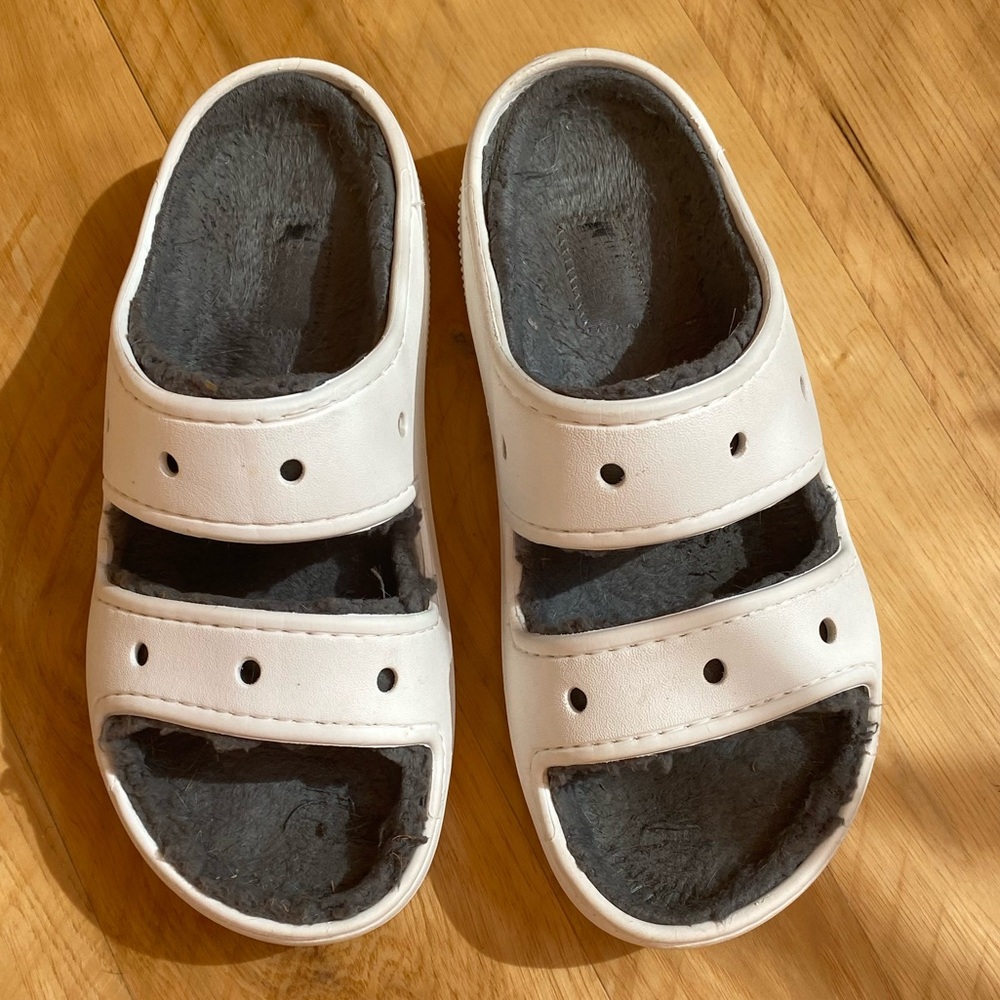 CROCS cozzzy sandals with faux lining